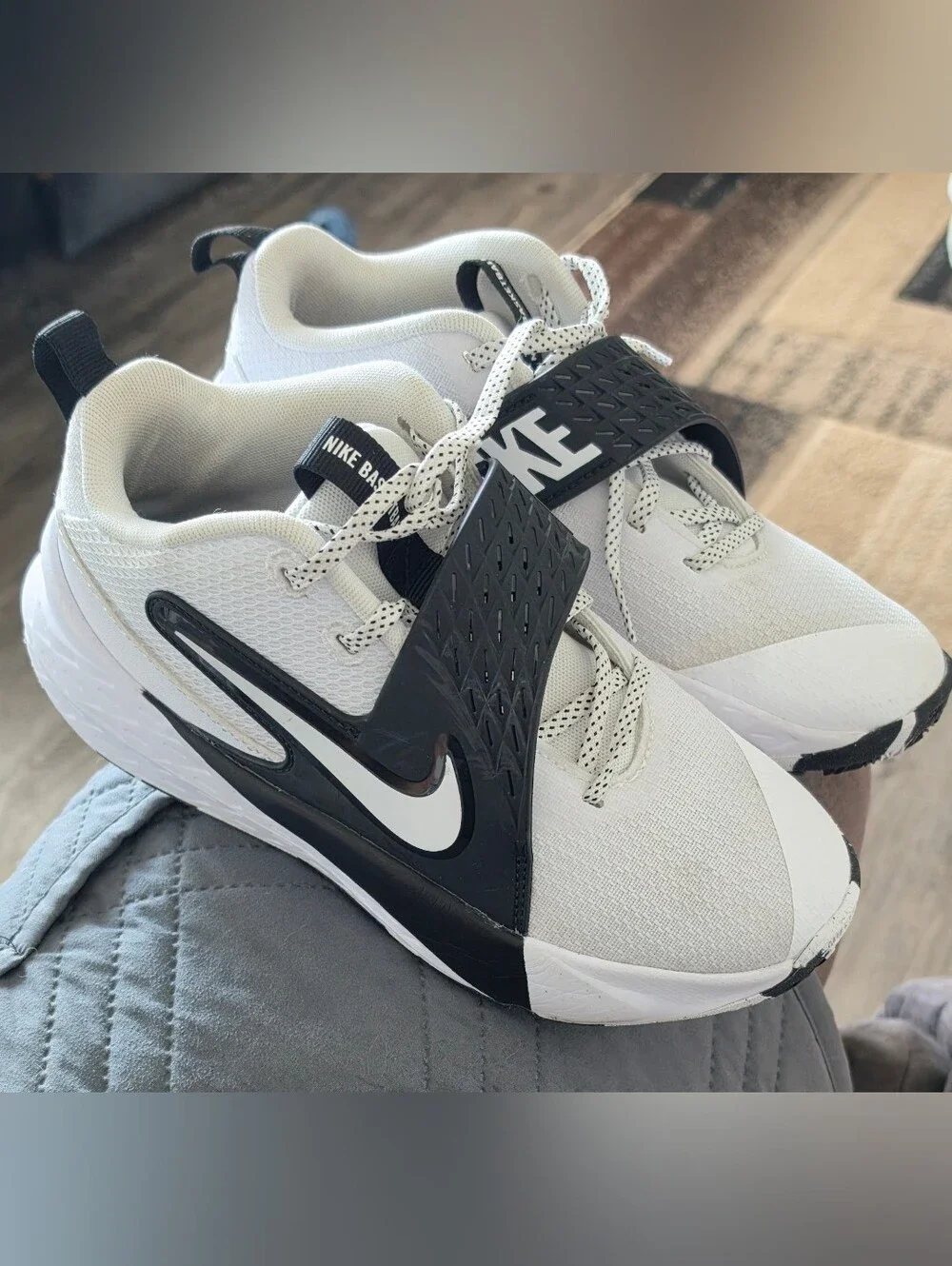 Team Hustle D 12  Boys Nike Basketball Shoes Size 5